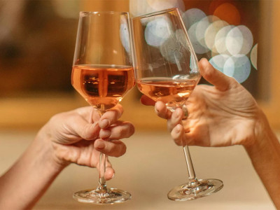 Do a winetasting in the sky picture