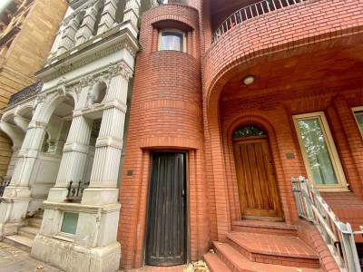 Gawp at London's tiniest house  image