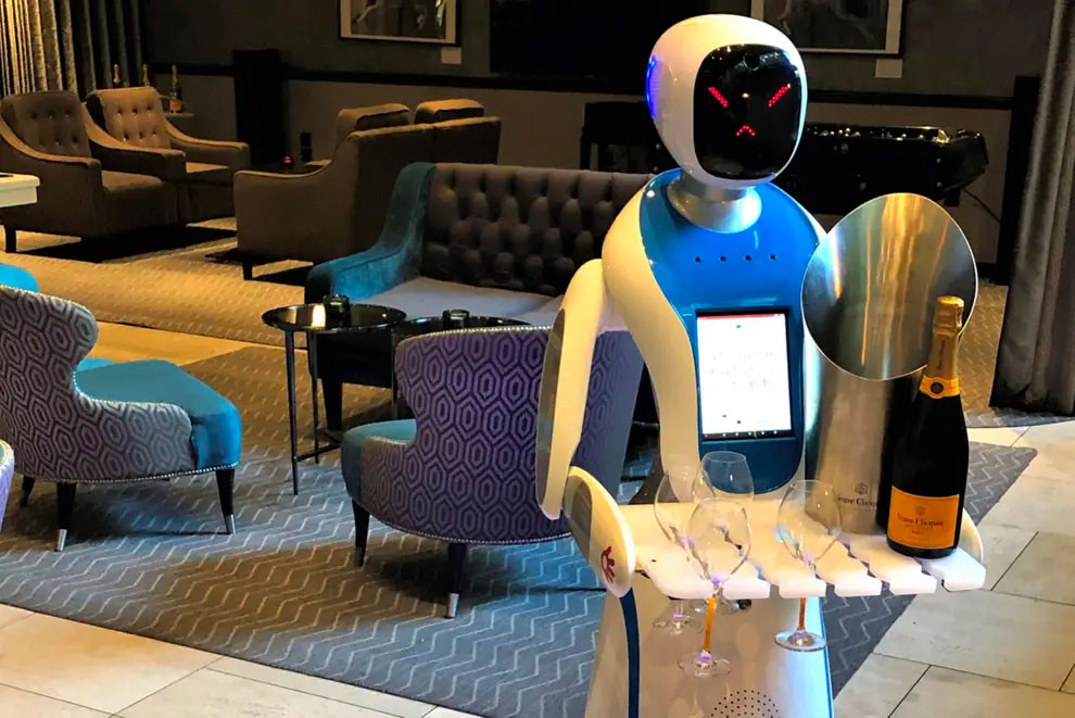 Drink champagne served by a robot picture