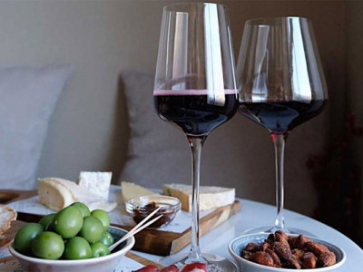 Drink 'minimal intervention' wine at a hip King's Cross bar  image