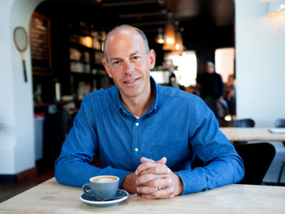Airtasker and property expert, Phil Spencer help Londoners with their home move image