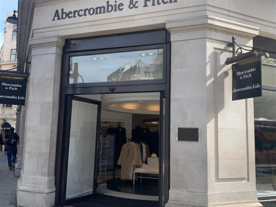 Abercrombie & Fitch Holiday Pop Up with Portobello Road Distillery image