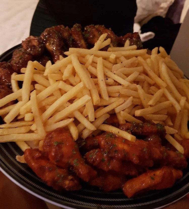Jerk wings & Fries
