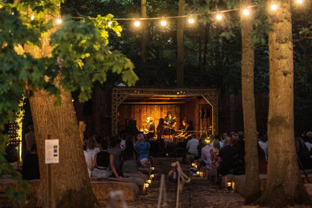 RONNIE SCOTT'S, LAUFEY AND THE SHIRES HEAD TO HOME FARM image